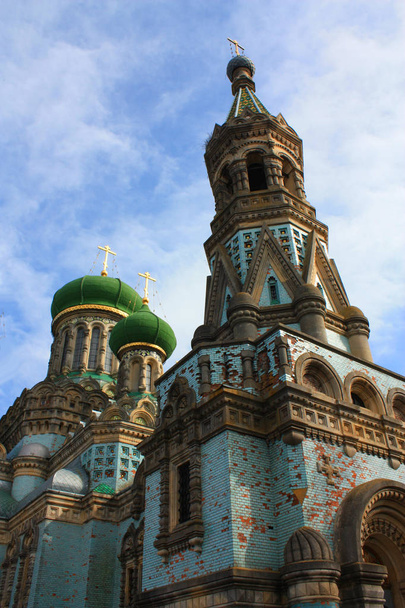 Uspensky Catedral del convento en el pueblo de Belaya Krinitsa, Ucrania
 - Foto, Imagen