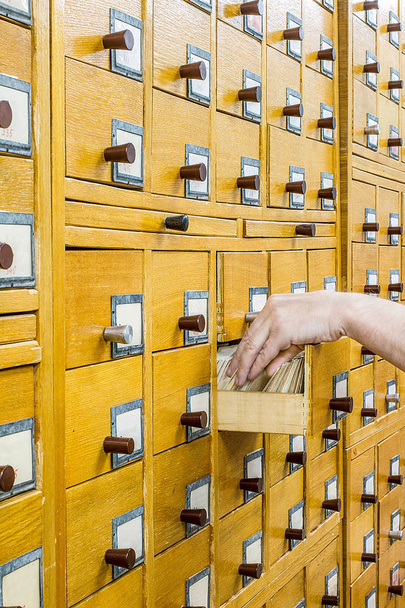 Old wooden card catalogue in library - Foto, Imagen