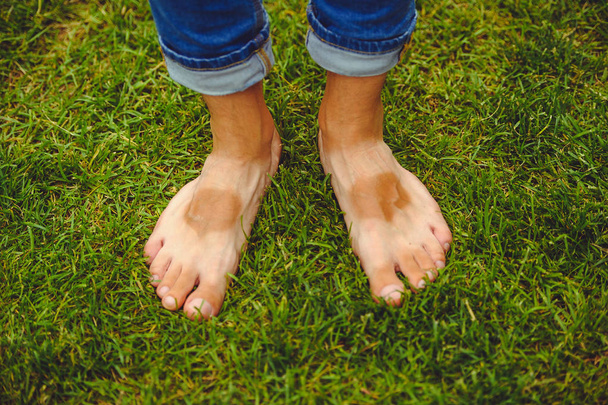 Nohy muže s nerovnoměrné opálení - Fotografie, Obrázek