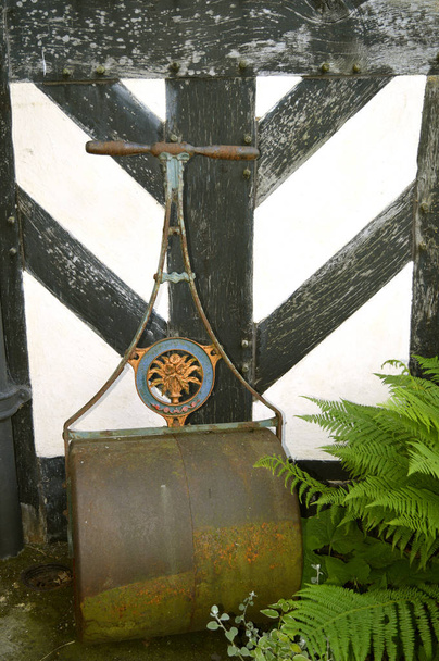 Pieni Moreton Hall nurmikon rulla
 - Valokuva, kuva