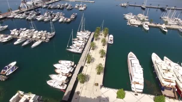 Világ legjobb tengeri a szuper jacht hajók. Porto Montenegró, Tivat - Felvétel, videó