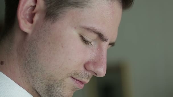 Detail tváře mladého podnikatele - Záběry, video