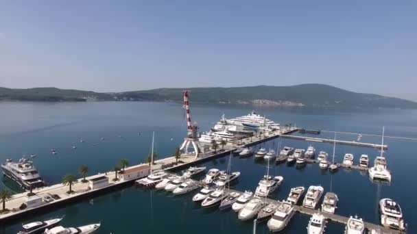 Világ legjobb tengeri a szuper jacht hajók. Porto Montenegró, Tivat - Felvétel, videó