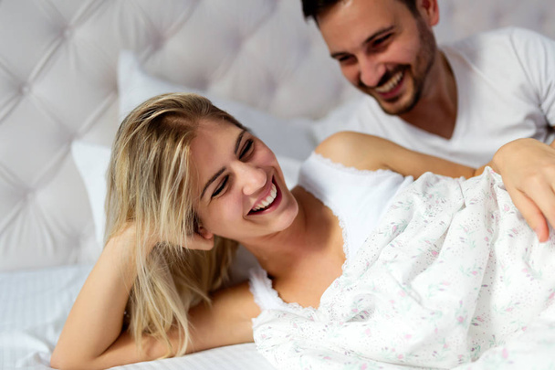 couple enjoying their time in bed - Zdjęcie, obraz