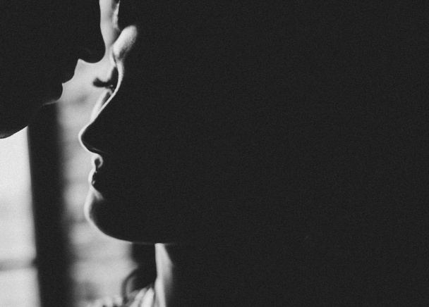 Silhouette of a romantic couple - Zdjęcie, obraz