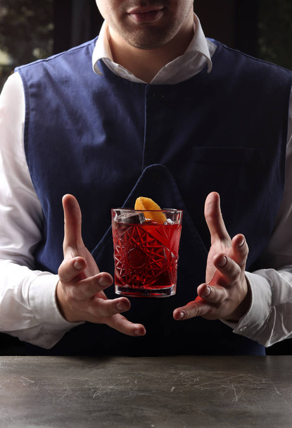 Flying Negroni in the bartenders hands - Zdjęcie, obraz