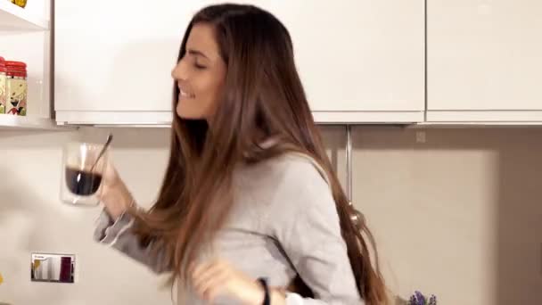 Woman dancing happy in kitchen in pajamas  - Metraje, vídeo