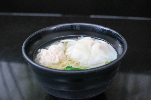 Hongkongi tradicionális élelmiszer, wonton noodle - Fotó, kép