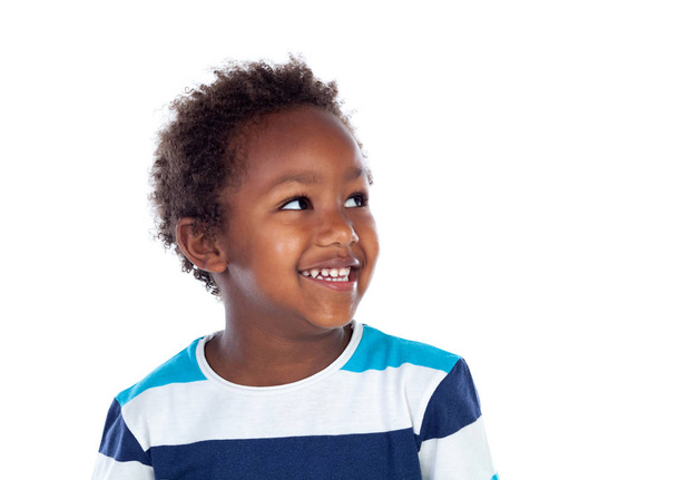 Adorabile afroamericano bambino guardando in alto
 - Foto, immagini