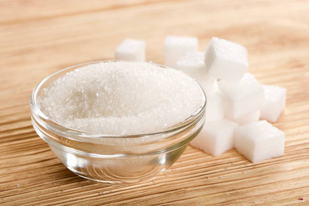 white sugar on wooden background - Foto, afbeelding