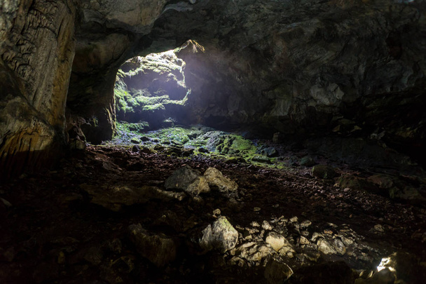 Cave stalactites, stalagmites, and other formations at Emine-Bair-Khosar, Crimea - Foto, Bild