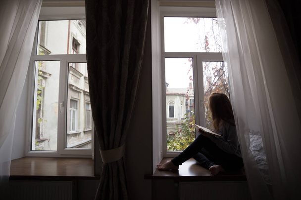 teen girl sitting on a windowsill  - Foto, Imagem