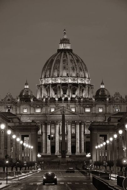 Basilica e via San Pietro
  - Foto, immagini