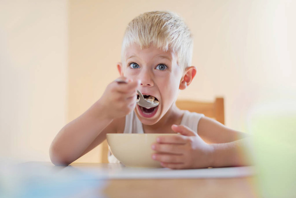 Hungry Kid Starving - 写真・画像