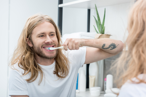 Man brushing teeth  - Фото, изображение