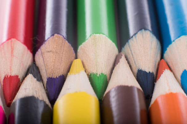 Crayons intercalados em uma composição
 - Foto, Imagem