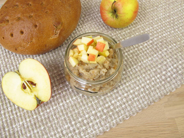Porridge di pane con mela
 - Foto, immagini