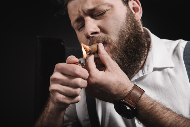 bearded man smoking cigar - Фото, зображення