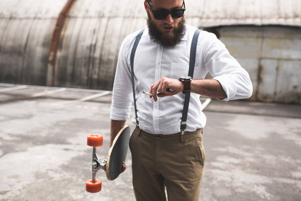 stylish man with longboard - Fotografie, Obrázek