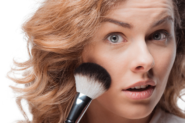 žena aplikující make-up  - Fotografie, Obrázek