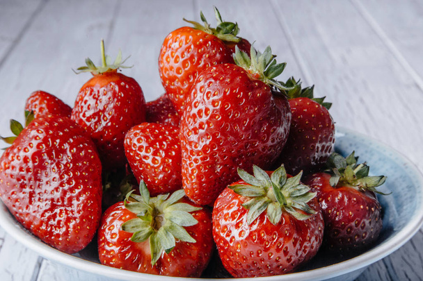 Fresh strawberries in a bowl  - Foto, Bild