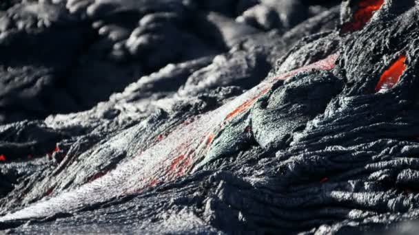 лава, льющаяся в Тихий океан
 - Кадры, видео