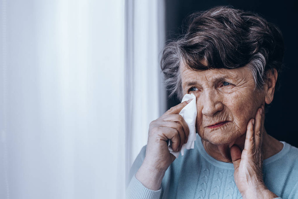 Elderly woman with teary eyes - Fotografie, Obrázek