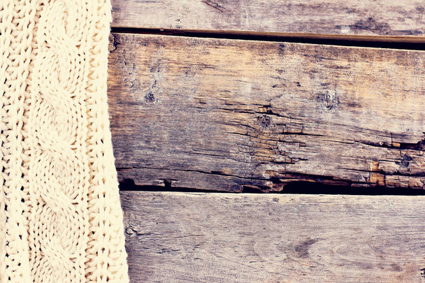 punto a cuadros, suéter en tablas de madera viejas
 - Foto, imagen