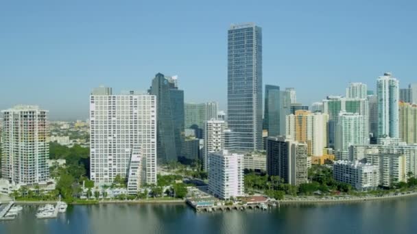  Miamin keskustan talousalue
  - Materiaali, video