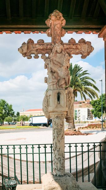 Cruz de Portugal na náměstí v centru města Silves - Fotografie, Obrázek