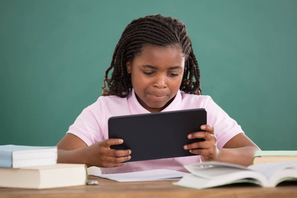 Schoolgirl Using Digital Tablet - Foto, Imagen