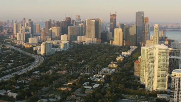 valtatie 95:n auringonlasku, Miami
  - Materiaali, video