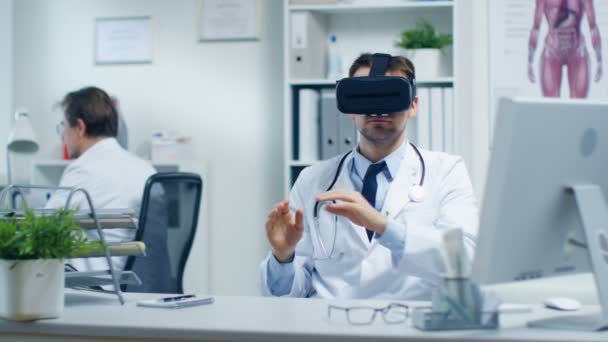 Male Doctor Wearing Virtual Reality Headset.  - Materiał filmowy, wideo