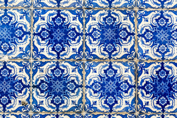 Керамическая плитка Azulejos в Лиссабоне
 - Фото, изображение
