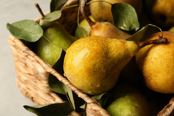 Fresh pears in box  - Foto, Imagem