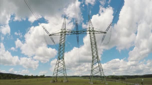 Hoogspanning elektriciteitsleidingen toren en macht - Video