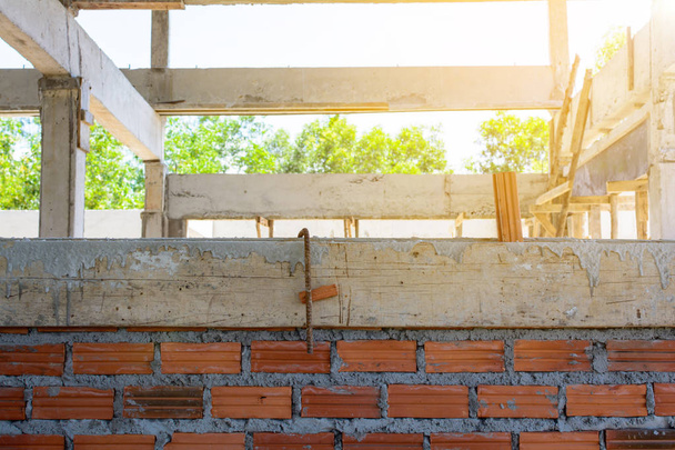 Tuğla ve çimento ile inşaat duvar yapı  - Fotoğraf, Görsel