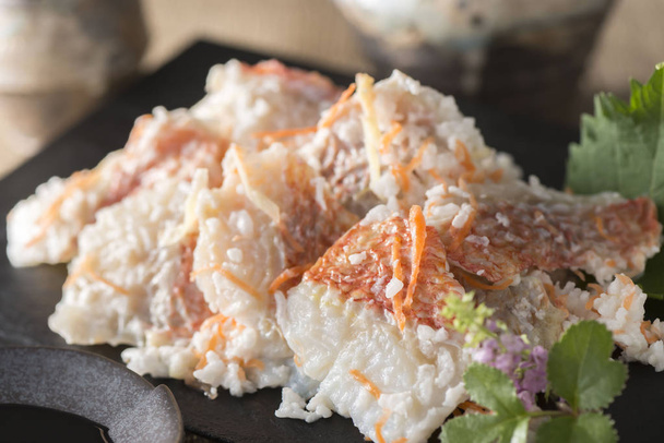 traditionelles Essen mit japanischem Fisch und Reis - Foto, Bild