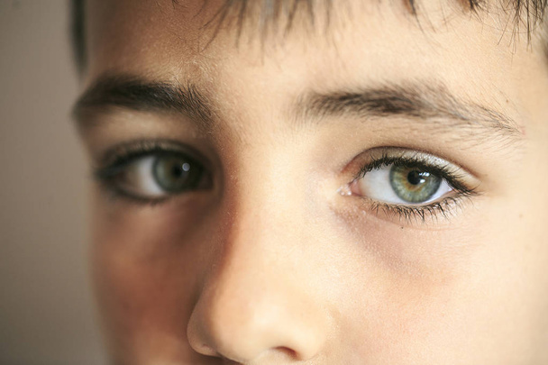Rapaz olhos verdes
 - Foto, Imagem