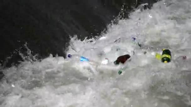 Una gran cantidad de basura que contamina nuestras aguas - Imágenes, Vídeo