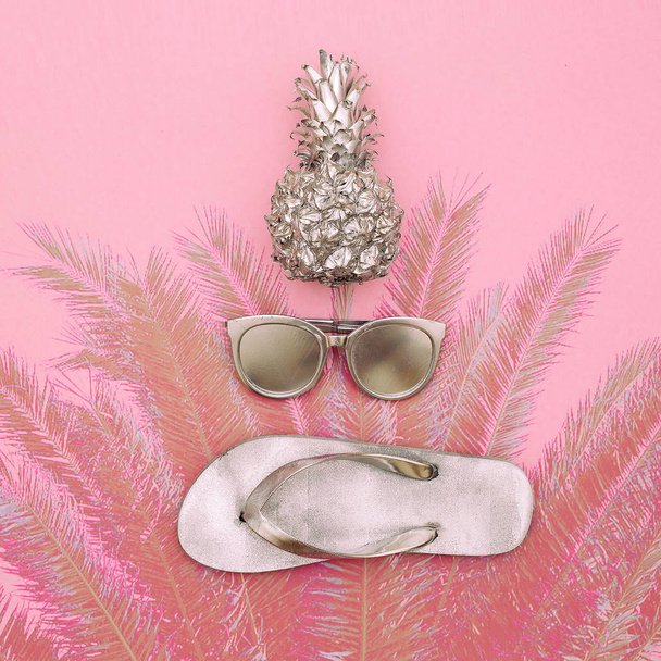 Silver set vacation. Pineapple, sunglasses, beach fashion style - Foto, Imagem