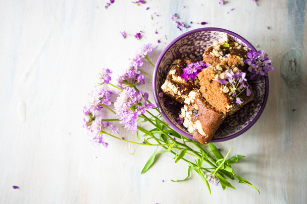 Кученський десерт з квітами
 - Фото, зображення