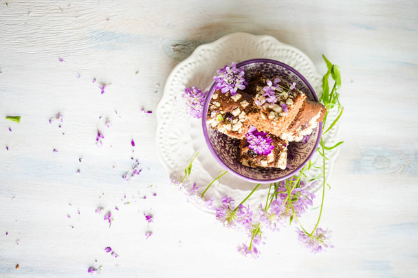 Kuchen dessert with flowers - Zdjęcie, obraz