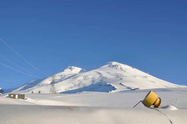 mountain peaks in the snow - Foto, Bild