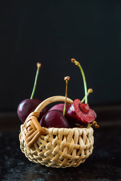 Cherries in tiny basket - Φωτογραφία, εικόνα