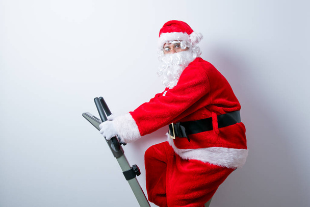 Санта-Клауса веселитися з велотренажери - Фото, зображення