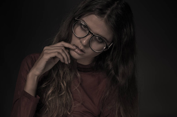 Portrait of beautiful young mysterious woman - Valokuva, kuva