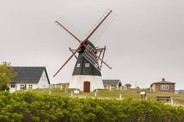 Molino de viento en la isla de Mando - Dinamarca
 - Foto, Imagen