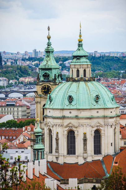 Igreja de São Nicolau em Praga, República Checa
 - Foto, Imagem