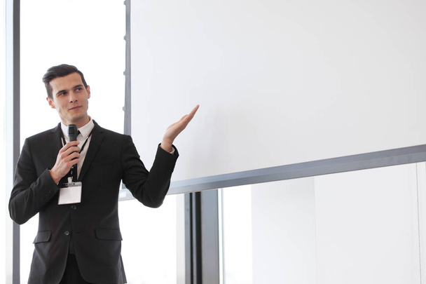 Businessman giving presentation - Foto, Bild